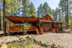 Pinetop Cabin w/huge porch & hot tub